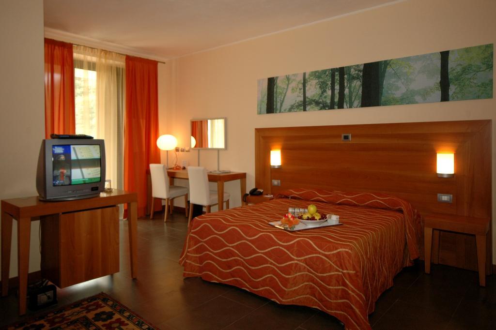 קוסטיליולה ד'אסטי Hotel Langhe & Monferrato מראה חיצוני תמונה